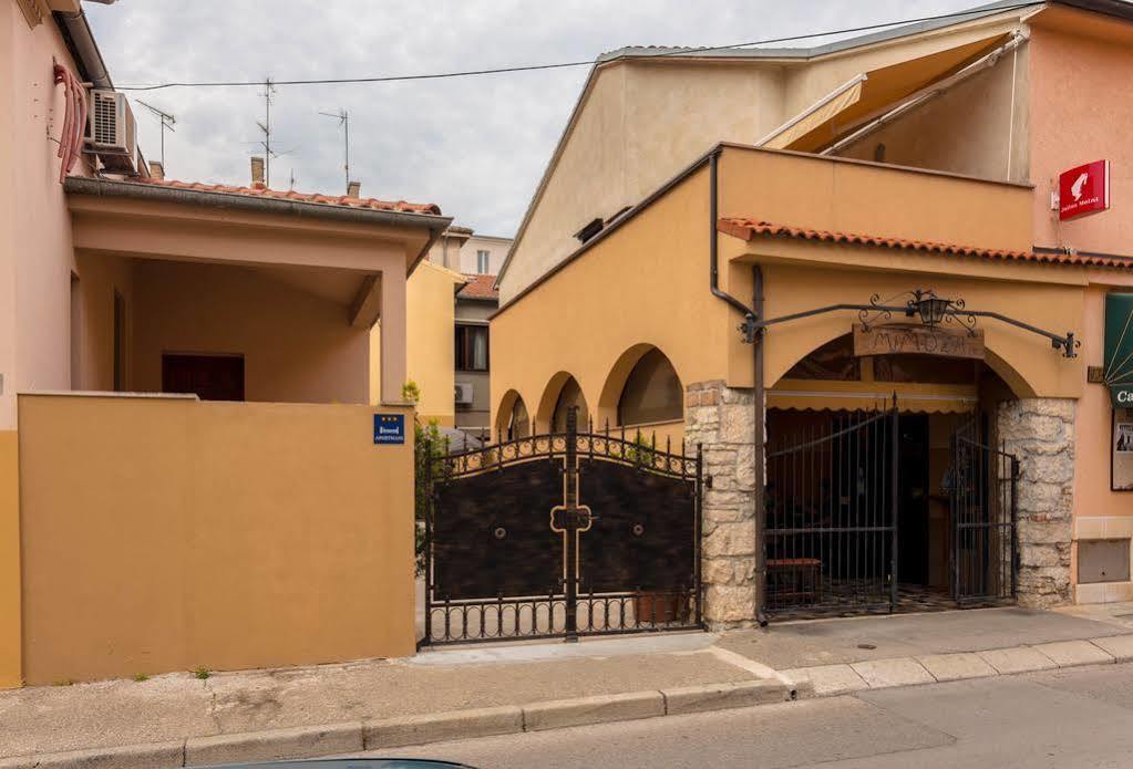 Mimoza Old Town Pula Apartments Exterior foto